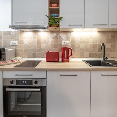 Two-Bedroom Apartment In The Centre Makarska Exteriör bild