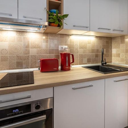 Two-Bedroom Apartment In The Centre Makarska Exteriör bild