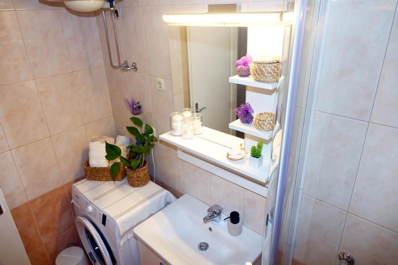 Two-Bedroom Apartment In The Centre Makarska Exteriör bild
