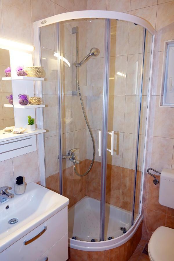 Two-Bedroom Apartment In The Centre Makarska Exteriör bild