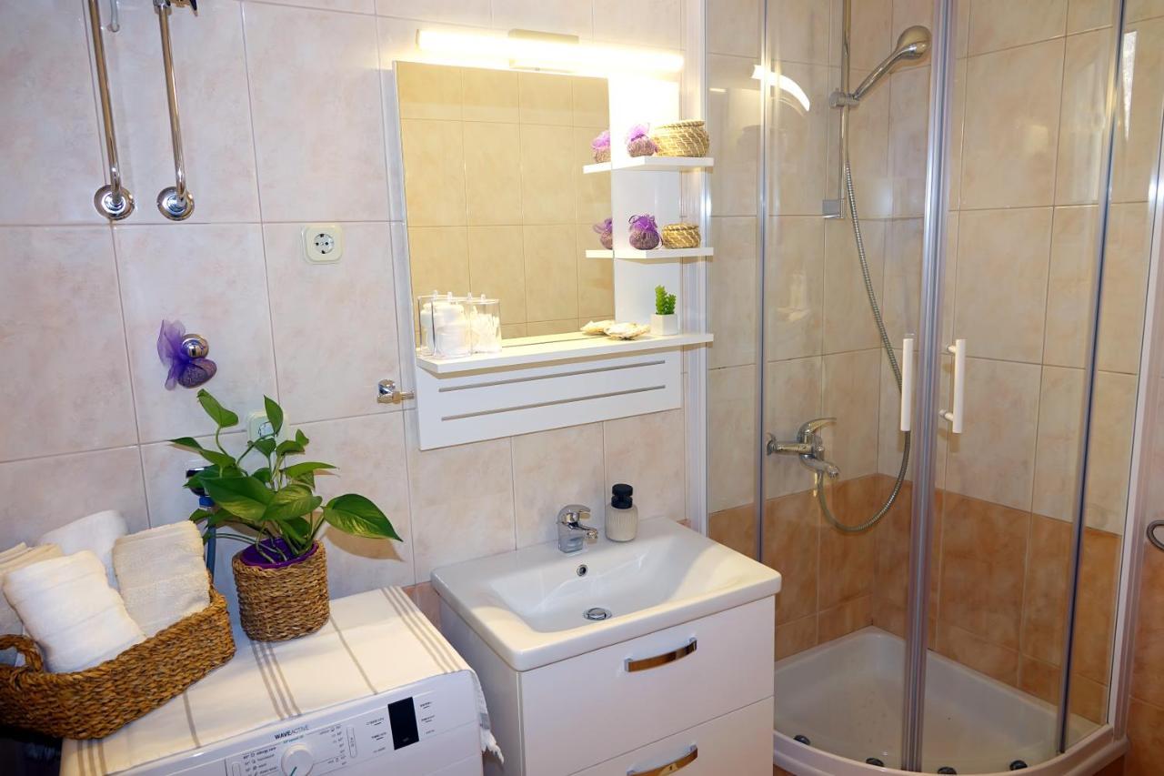 Two-Bedroom Apartment In The Centre Makarska Exteriör bild