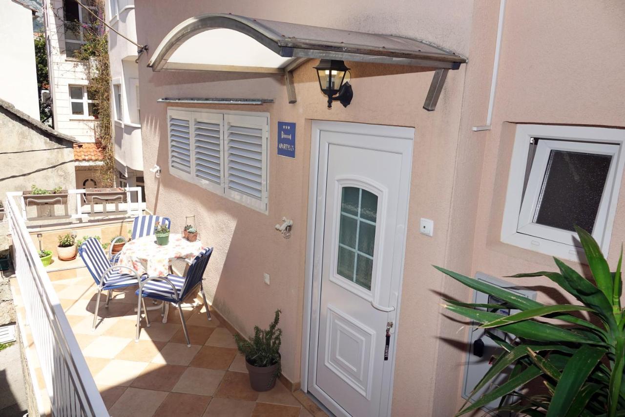 Two-Bedroom Apartment In The Centre Makarska Exteriör bild