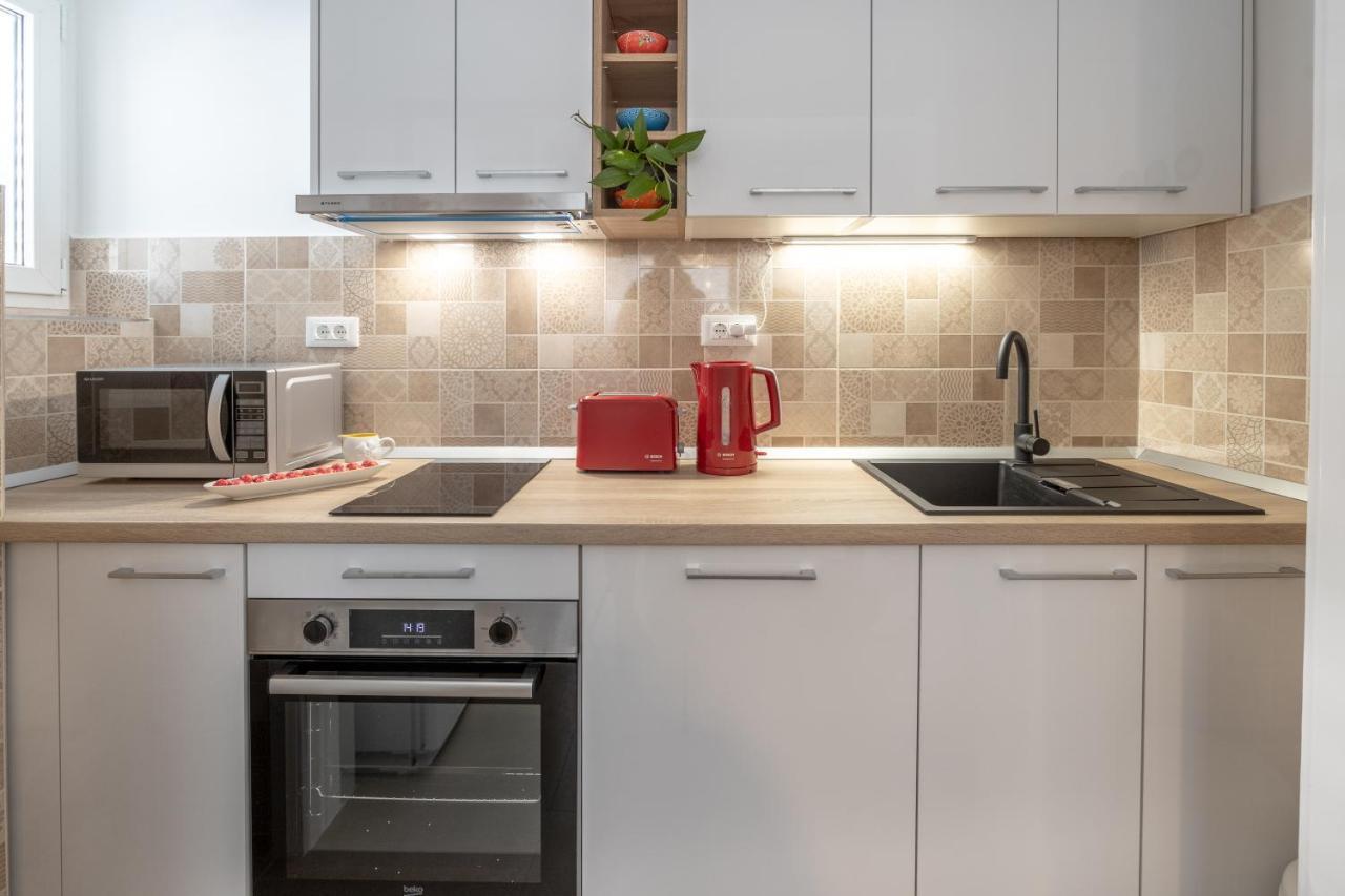 Two-Bedroom Apartment In The Centre Makarska Exteriör bild