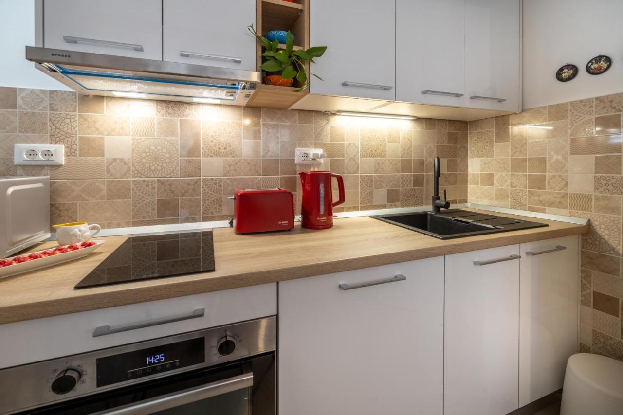 Two-Bedroom Apartment In The Centre Makarska Exteriör bild